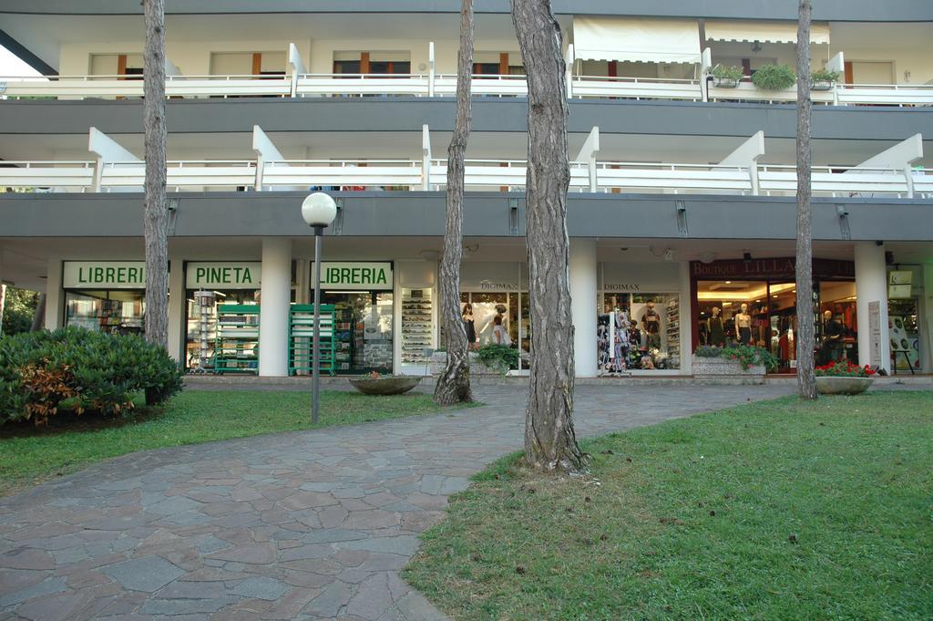 Residence Isvico Lignano Sabbiadoro Buitenkant foto